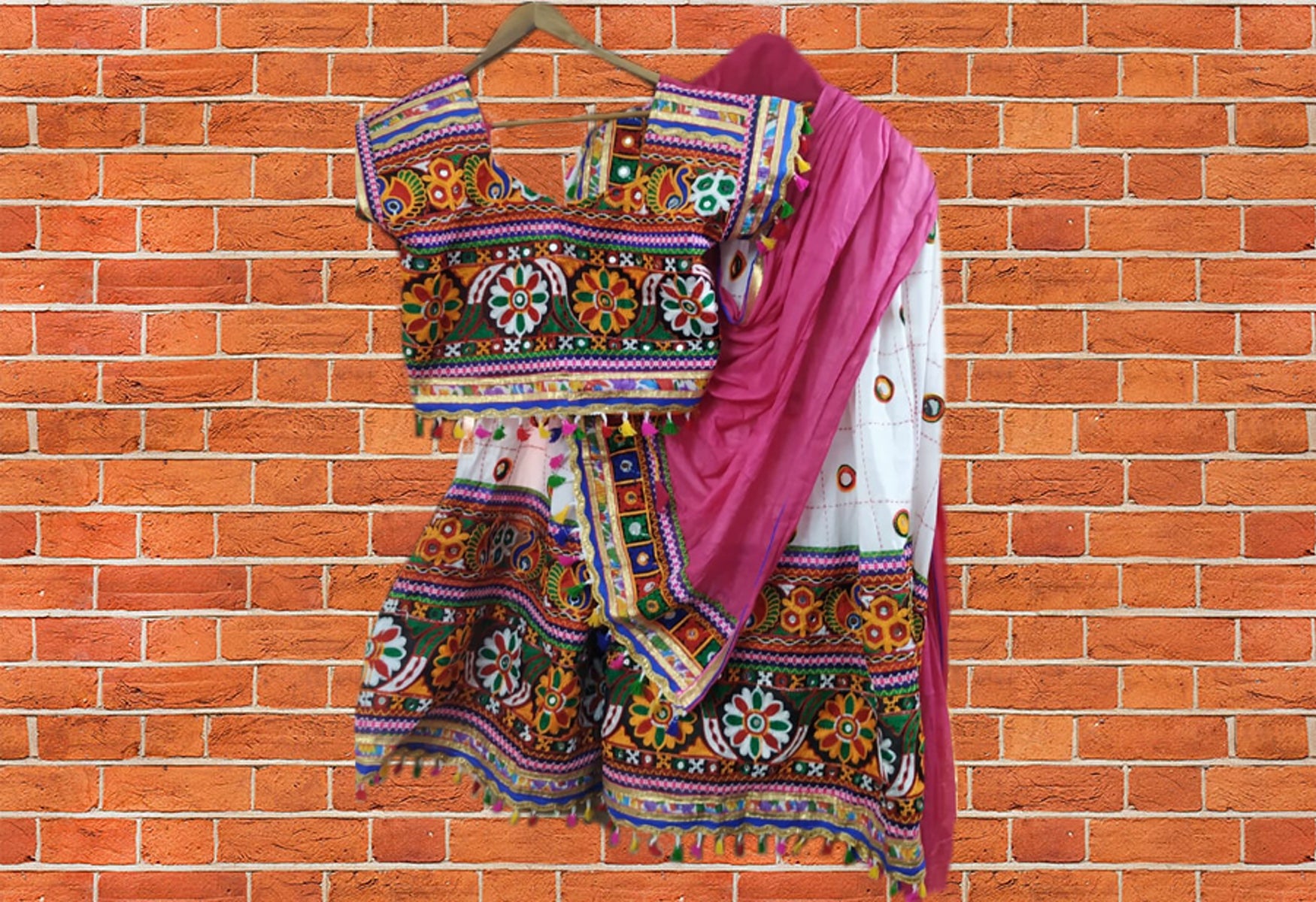 Garba Dress With Dupatta at Rs 450/piece | डांडिया ड्रेस in Bhopal | ID:  20029693833
