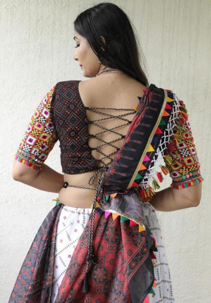 Latest 75 Types of Blouse Back Designs for Sarees and Lehenga (2022) - Tips  and Beauty | Trendy blouse designs, Fashion blouse design, Stylish blouse  design